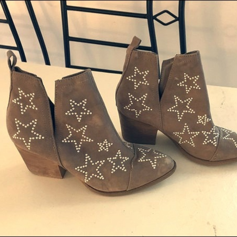Carlos Star Studded Boots 7M